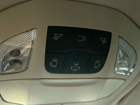 Used 2023 Chrysler Pacifica Touring-L FWD image 28
