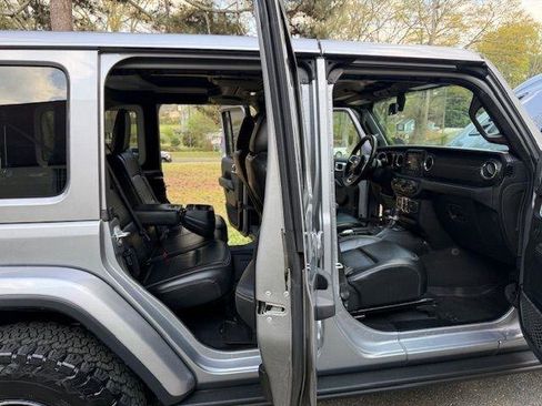 Used 2018 Jeep Wrangler Unlimited Sahara w/ Quick Order Package 24M Moab image 20