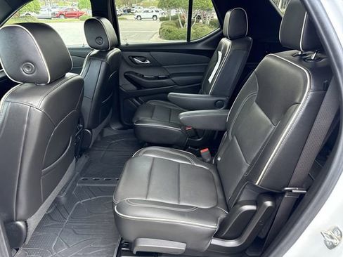 Used 2023 Chevrolet Traverse Premier image 10