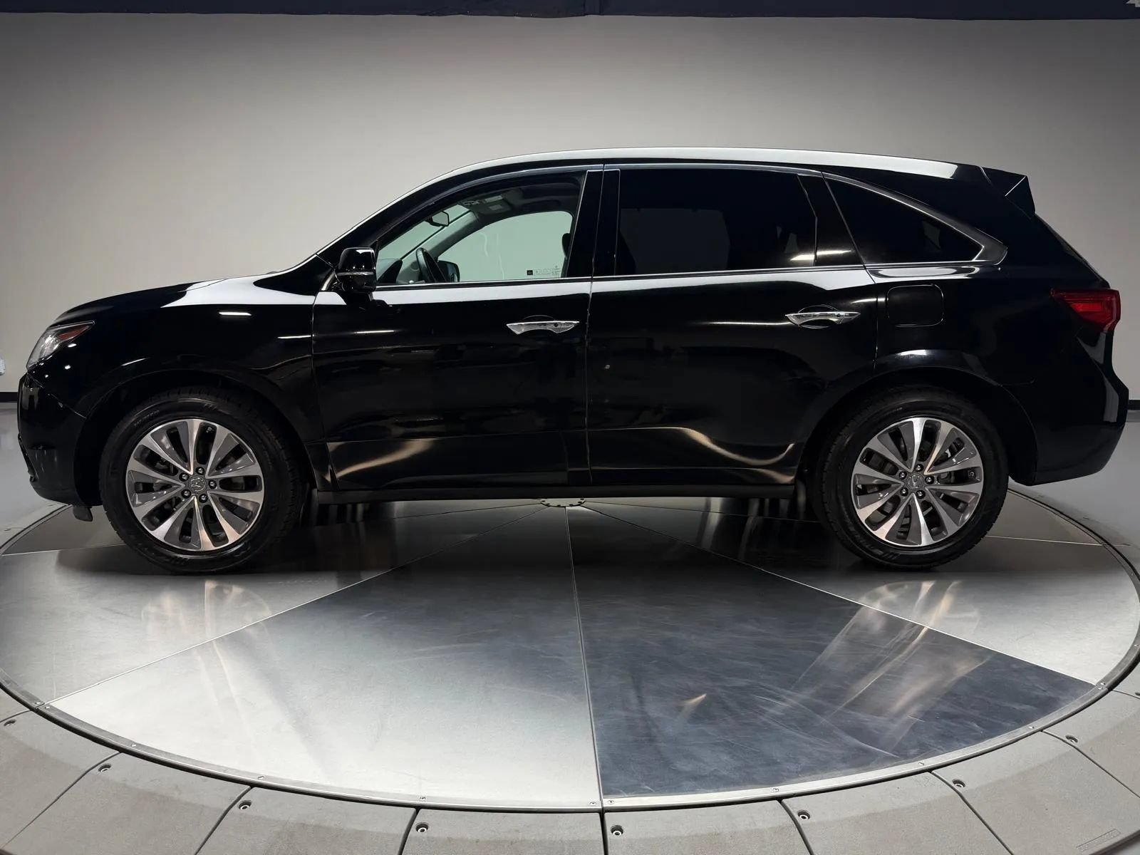 Used 2014 Acura MDX w/ Tech & Entertainment Pkg AWD/4WD image 4