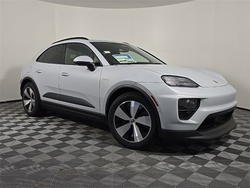 Certified 2025 Porsche Macan Electric image 9