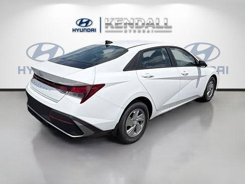 New 2026 Hyundai Elantra SE FWD image 6