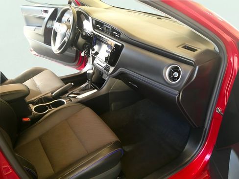 Used 2017 Toyota Corolla SE image 16