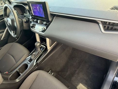 Used 2025 Toyota Corolla Cross LE image 33