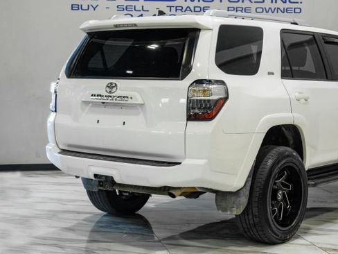 Used 2017 Toyota 4Runner SR5 RWD image 12