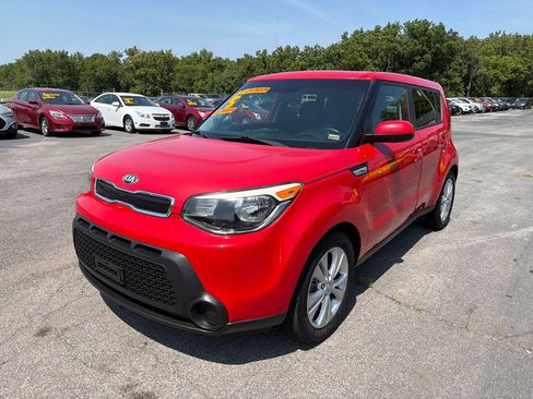 Used 2015 Kia Soul + w/ Audio Package FWD image 2