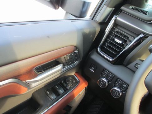 New 2026 GMC Sierra 2500 Denali Ultimate w/ Max Trailering Package image 17