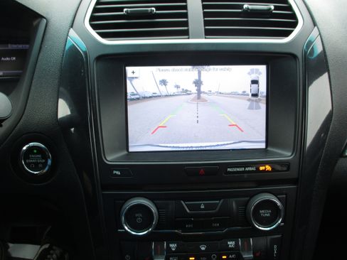 Used 2017 Ford Explorer XLT w/ Equipment Group 202A image 19