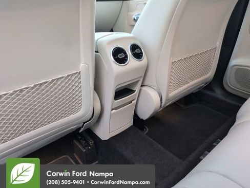 Used 2020 Mercedes-Benz GLB 250 4MATIC image 27