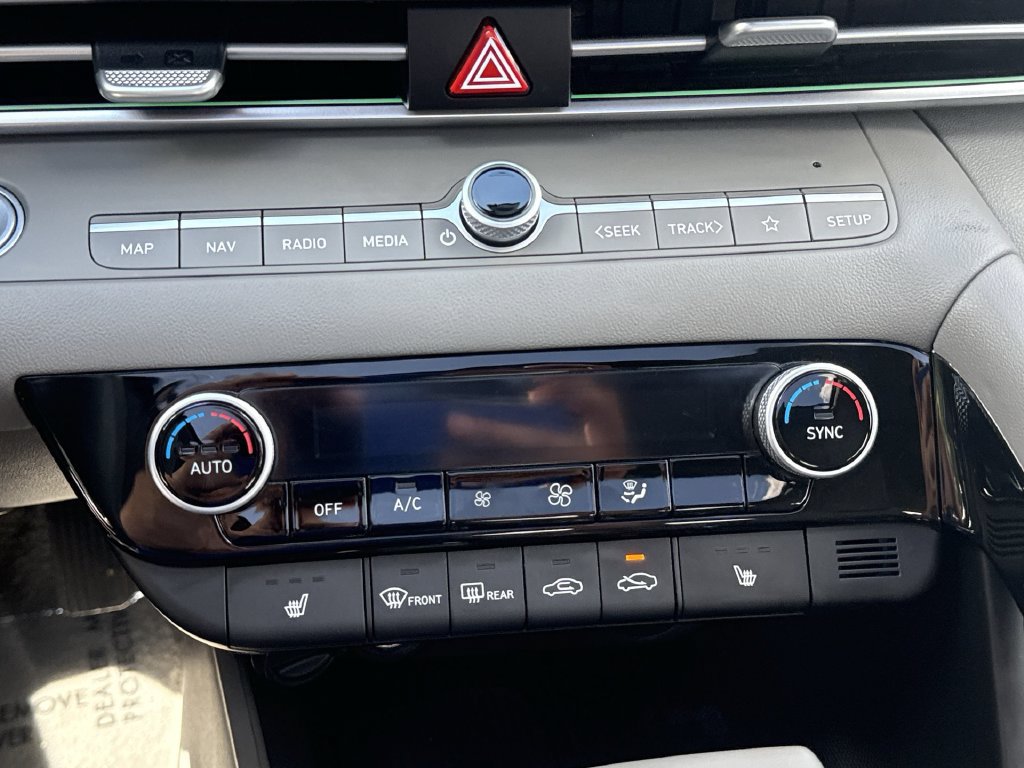 Used 2024 Hyundai Elantra SEL w/ Convenience Package FWD image 17