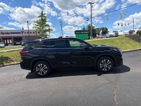 Used 2022 Toyota Highlander XLE AWD/4WD image 13
