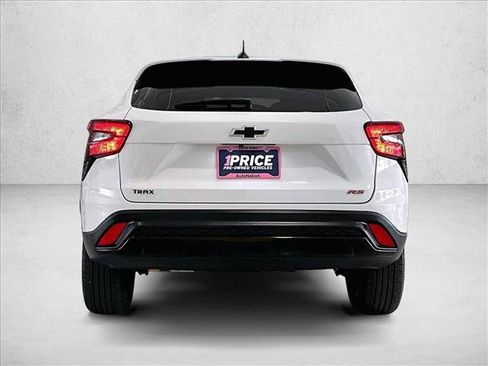 Used 2024 Chevrolet Trax RS FWD image 4