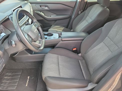 Used 2025 Nissan Rogue SV FWD image 9