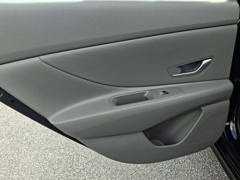Certified 2024 Hyundai Elantra Blue FWD image 11