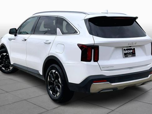 Used 2024 Kia Sorento S image 11