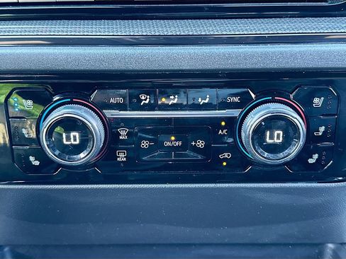 Used 2022 Chevrolet Silverado 1500 ZR2 w/ Technology Package image 16