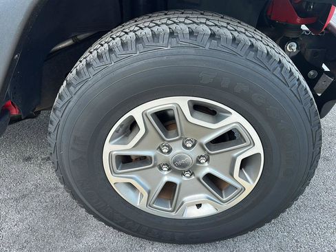 Used 2015 Jeep Wrangler Unlimited Rubicon w/ Connectivity Group image 25