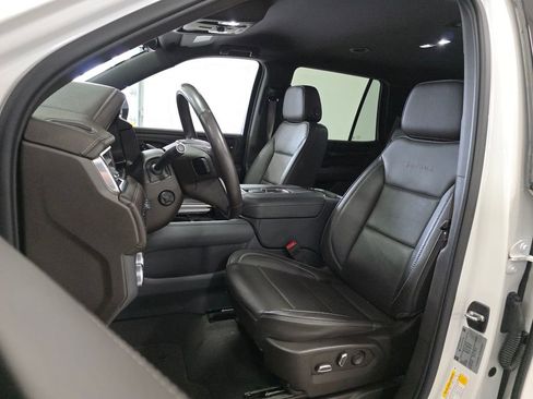 Used 2022 GMC Yukon Denali w/ Advanced Technology Package image 9