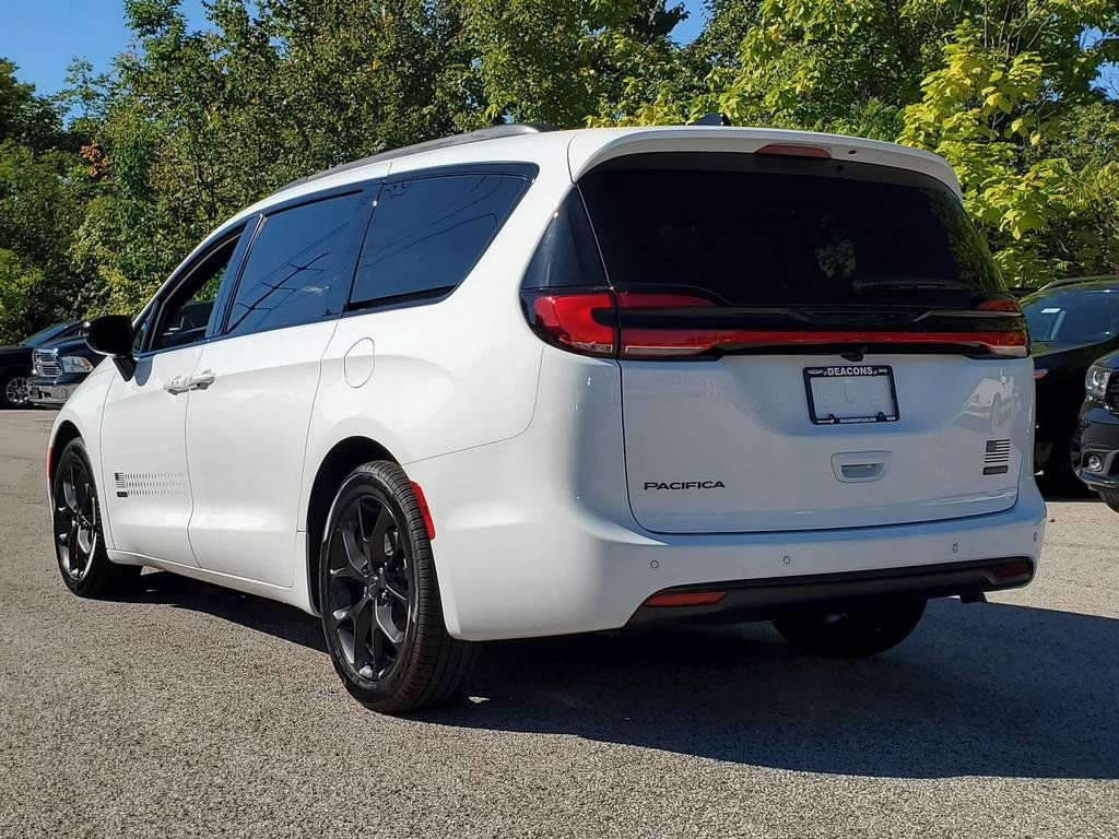 New 2027 Chrysler Pacifica Select FWD image 4