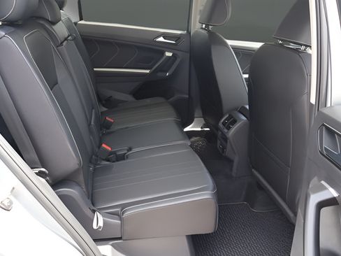 Used 2024 Volkswagen Tiguan SE FWD image 19