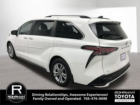 Used 2023 Toyota Sienna XSE w/ XSE Plus Package AWD/4WD image 5