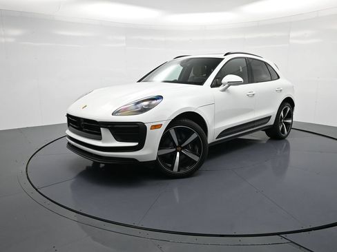 Used 2026 Porsche Macan AWD/4WD image 1