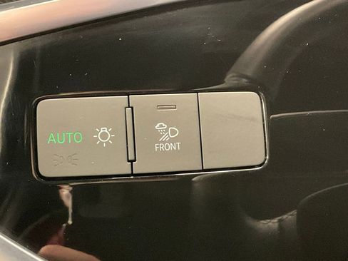 Used 2025 Audi Q3 2.0T Premium image 12