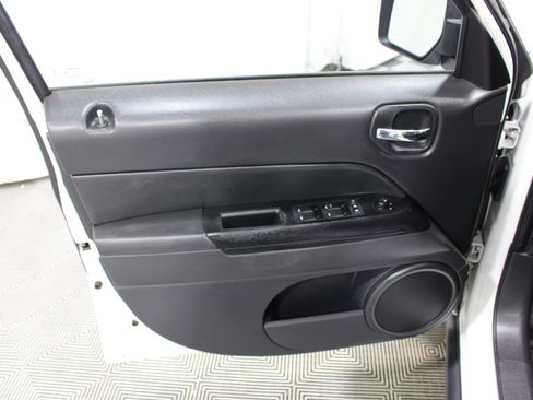 Used 2014 Jeep Patriot Latitude w/ Sun/Sound Group FWD image 6