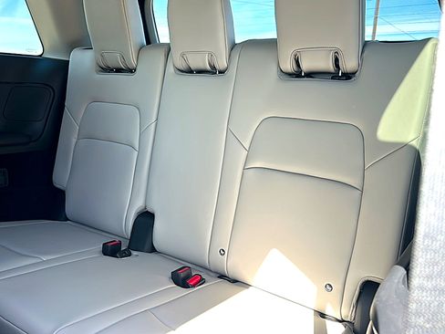 New 2026 Nissan Pathfinder SL image 17