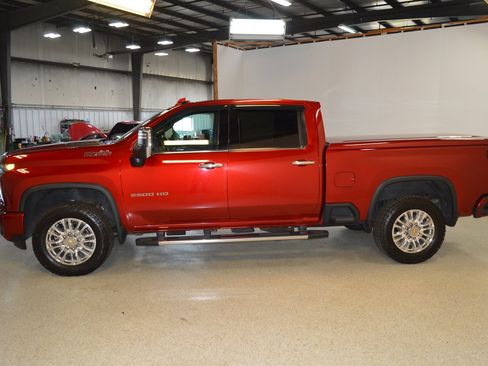 Used 2022 Chevrolet Silverado 2500 High Country w/ Technology Package AWD/4WD image 6