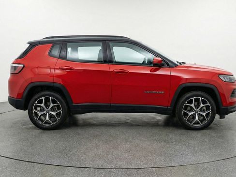 Used 2025 Jeep Compass Limited AWD/4WD image 11