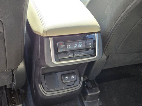 Used 2020 Subaru Ascent Premium image 15