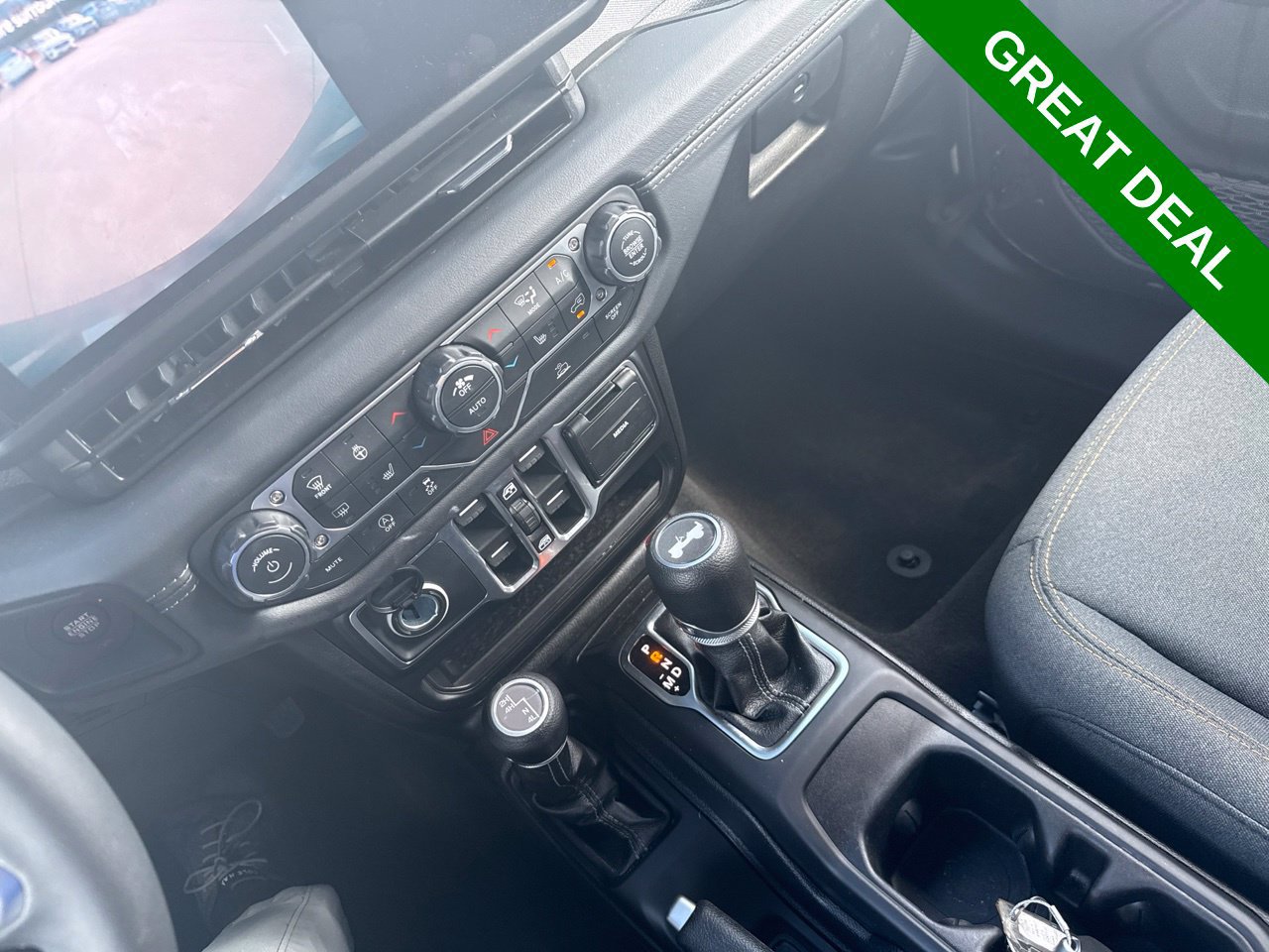 Used 2026 Jeep Wrangler Unlimited Sahara AWD/4WD image 23
