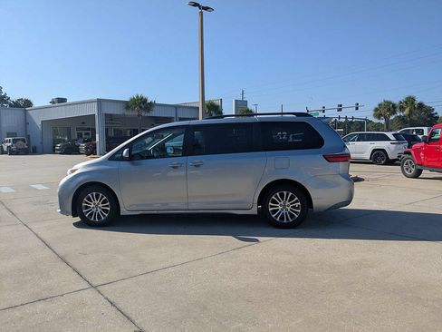 Used 2020 Toyota Sienna XLE FWD image 6