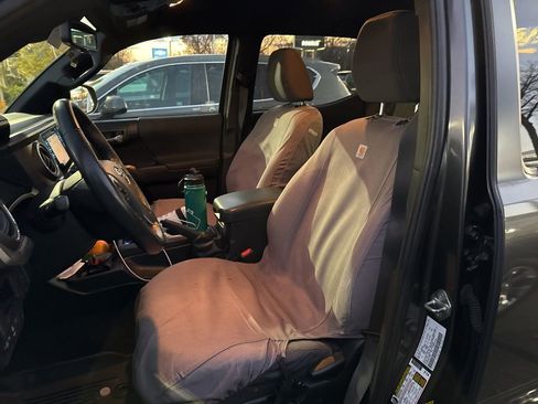 Used 2019 Toyota Tacoma TRD Off-Road image 8