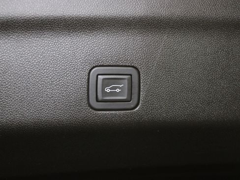 Used 2025 GMC Yukon XL AT4 w/ AT4 Premium Package AWD/4WD image 15