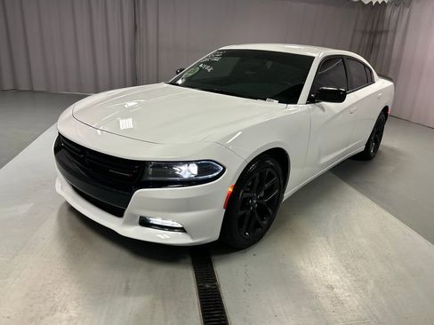 Used 2022 Dodge Charger SXT w/ Driver Convenience Group image 3