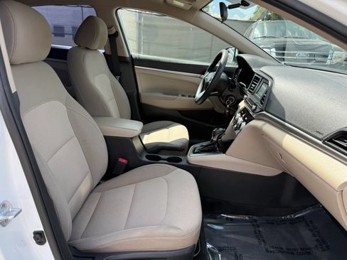 Used 2019 Hyundai Elantra SE FWD image 18