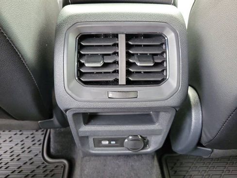 Certified 2024 Volkswagen Tiguan SE image 18