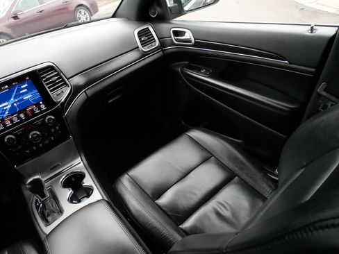 Used 2020 Jeep Grand Cherokee Limited w/ Trailer Tow Group IV image 11