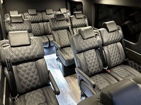 Used 2024 Mercedes-Benz Sprinter 3500 image 4