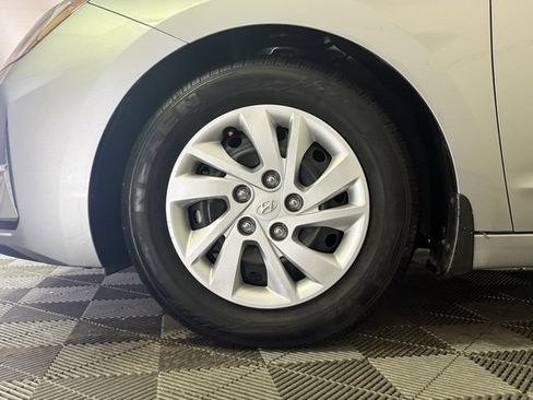 Used 2020 Hyundai Elantra SE w/ Cargo Package (C1) image 9