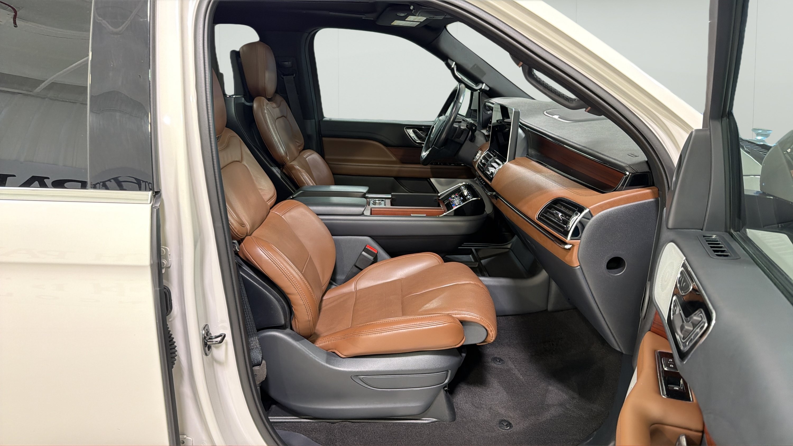 Used 2023 Lincoln Navigator Reserve AWD/4WD image 27