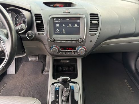 Used 2017 Kia Forte EX FWD image 38