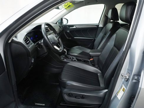 Used 2023 Volkswagen Tiguan SE image 8