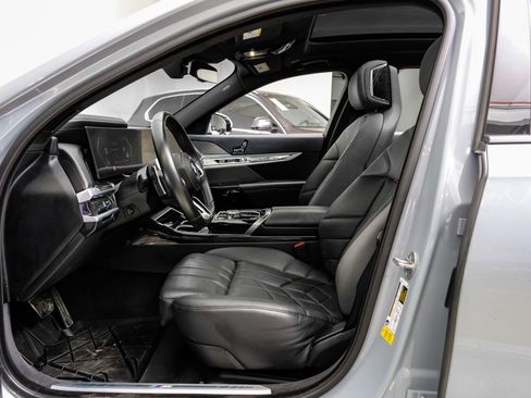 Used 2023 BMW 740i RWD image 4