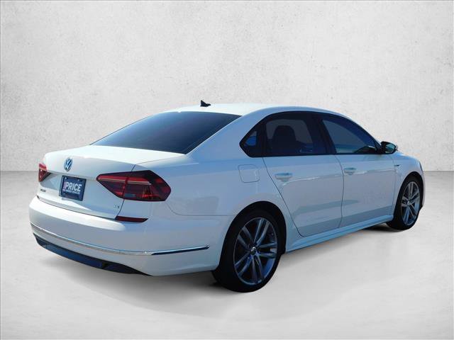 Used 2018 Volkswagen Passat 2.0T R-Line w/ R-Line Lighting Package FWD image 8
