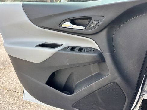 Used 2022 Chevrolet Equinox LS image 6