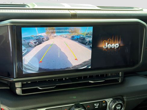 Used 2024 Jeep Wrangler Rubicon image 32