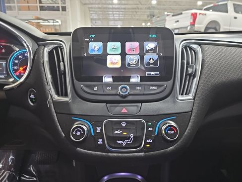 Used 2017 Chevrolet Malibu LT FWD image 23
